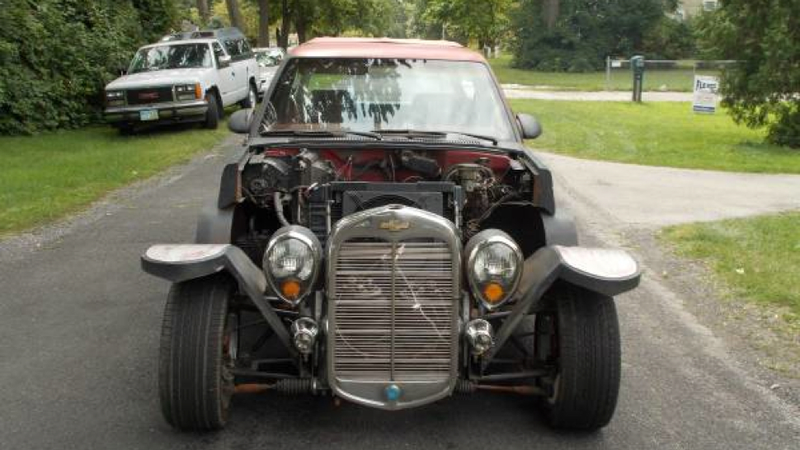 Illustration for article titled This Retro-Aristocrat Style Chevy S-10 May Be The Weirdest Rat Rod Ever